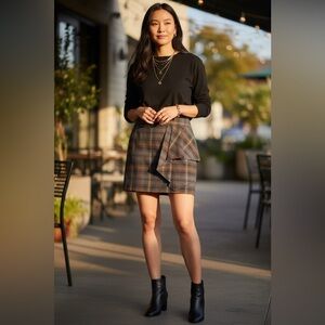 MICHAEL KORS- plaid skirt size 10. New without tags